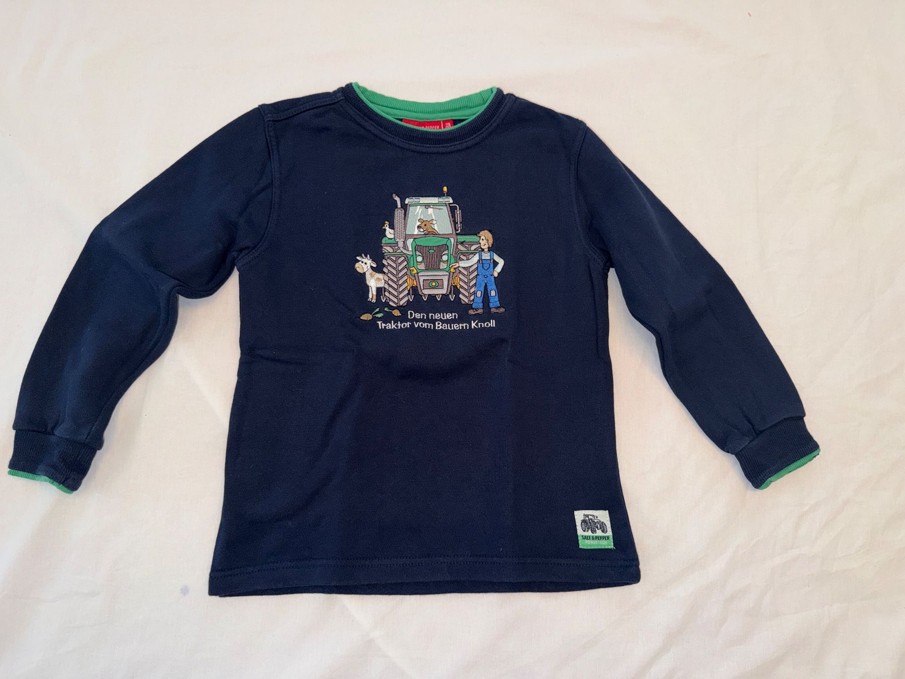 Maglioni & Felpe: Pullover mit Bauernhof und Traktor Gr. 116-122 – Usato da Hettlingen venduto da SaMiViJu