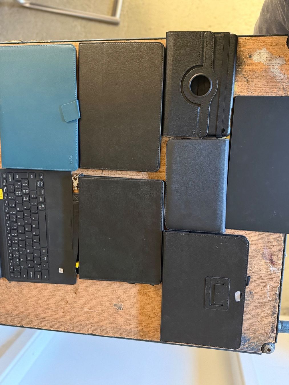 Covers & Borse: Tablet Hüllen verschiedene Modelle – Usato da Münchenstein venduto da tsp01 1