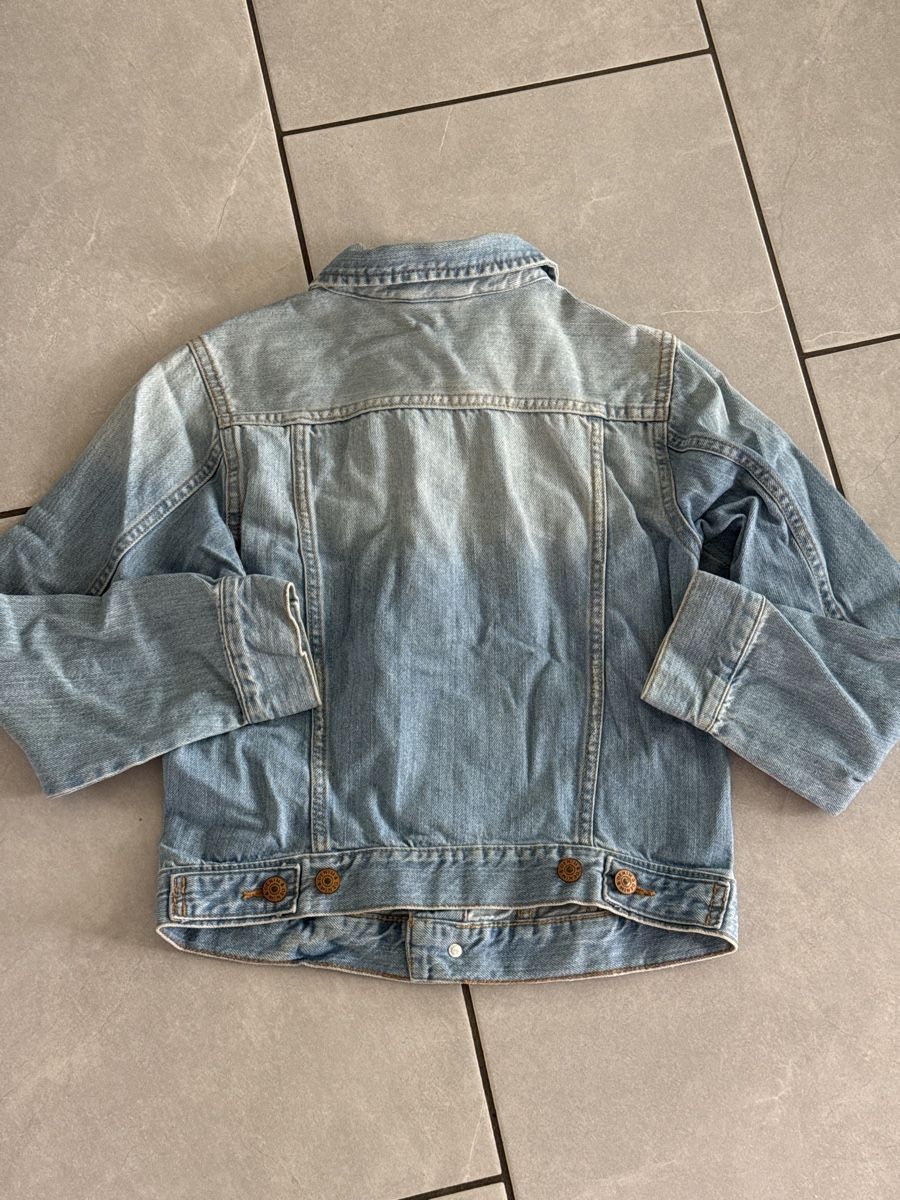 H&M Jacken & Mäntel: H&M Denim Jacket, size 140, stylish, perfect for Fall – Gebraucht aus Frauenfeld von eun_275d 2