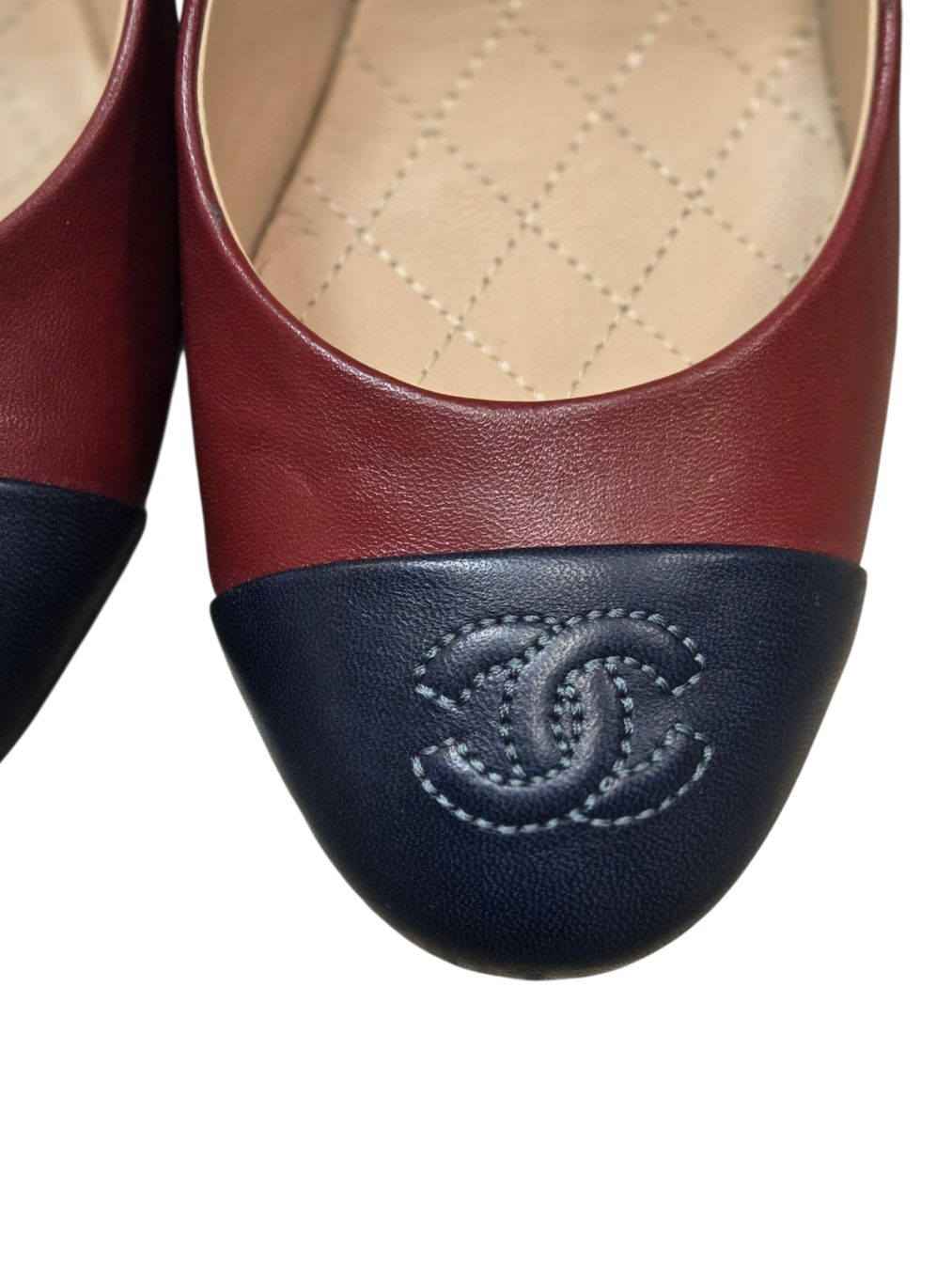 Chanel Scarpe da donna: Chanel Burgundy Leather Heels, Size 37 – Usato da Zürich venduto da finesse.shop 2