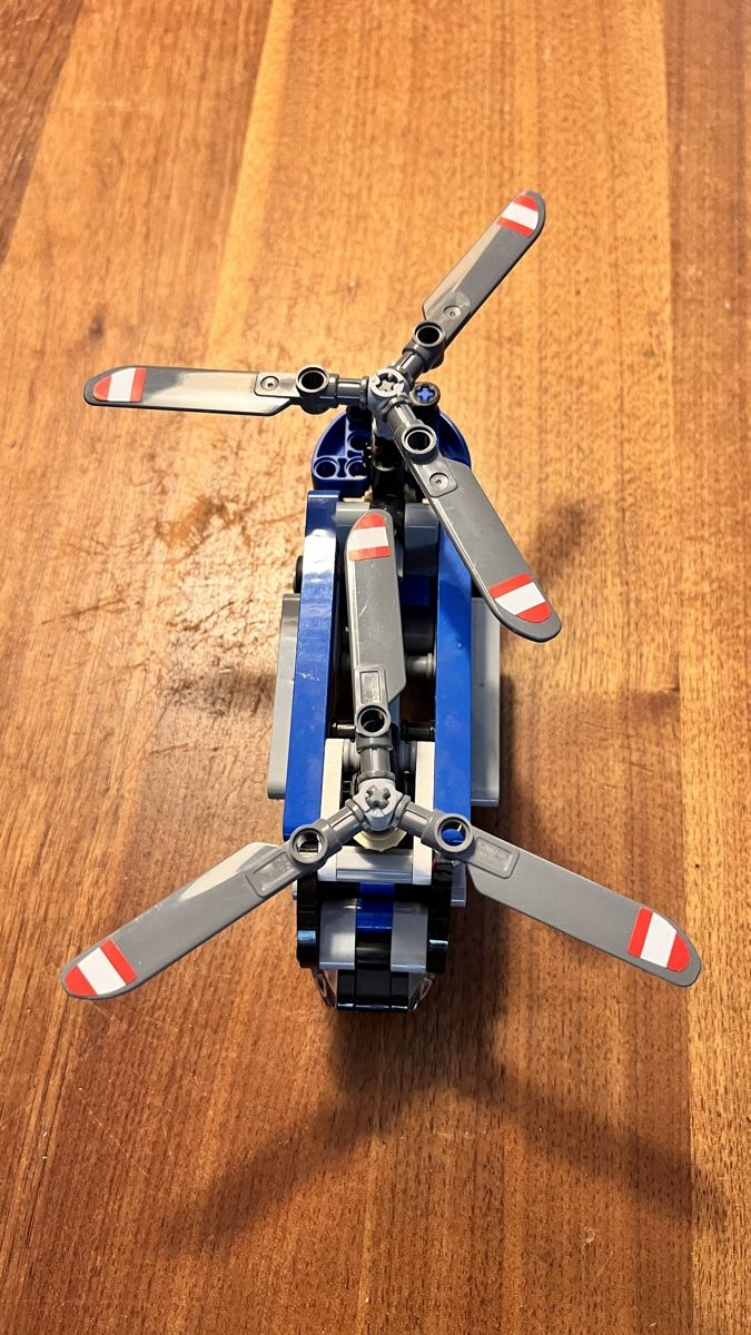 Lego Giocattoli: Lego Technic 42020 Hubschrauber mit Doppelmotor – Usato da Baar venduto da famvg 1