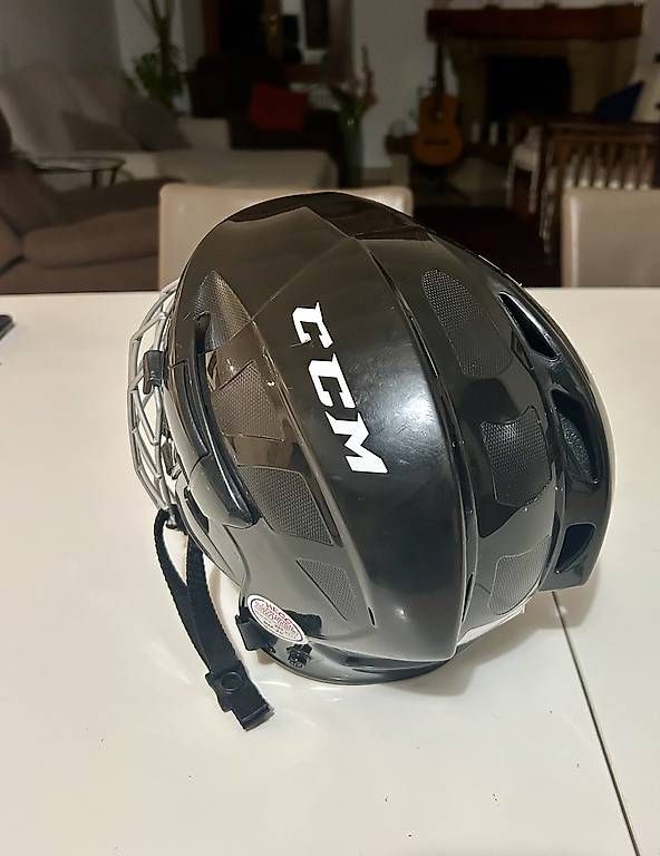 Ccm Caschi: Casque hockey avec cage CCM – Usato da Chêne-Bourg venduto da bro_z9y6 2