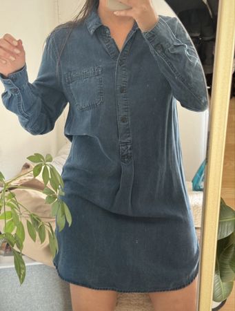 Jeanskleid im Hemd-Stil, Grösse S, Dunkelblau - Sommer!