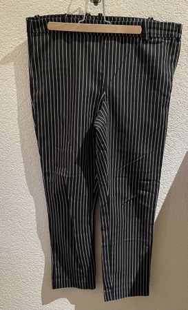 Caprihose figurbetonend,anliegend