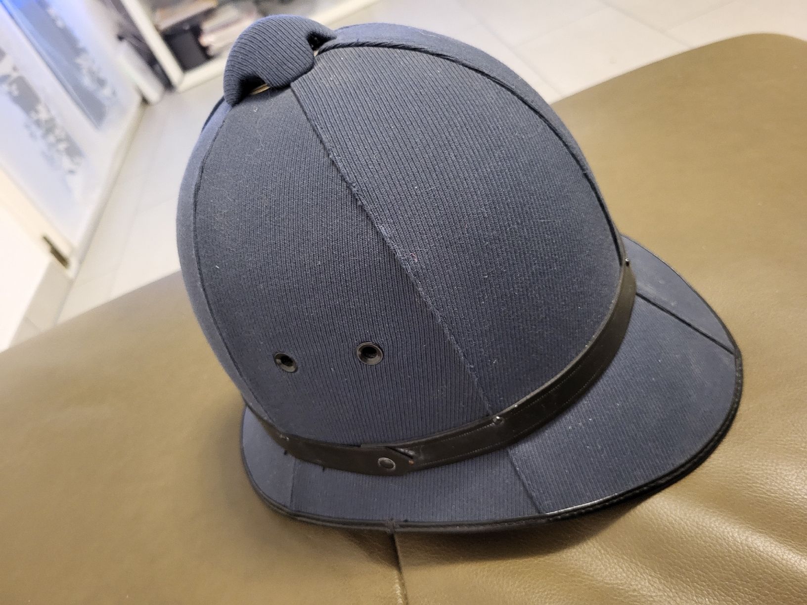 Abiti antichi: Original Basel Bobby Helm Polizeihelm, Top Zustand! – Usato da nunningen venduto da mic_88k2 4