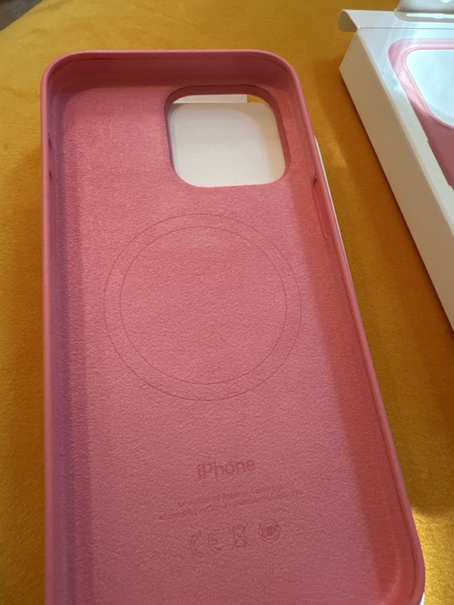 Apple Coques & Protection écran: iPhone 15 Pro Max Silicon Case – D'occasion à Winterthur par julia.hofer 1