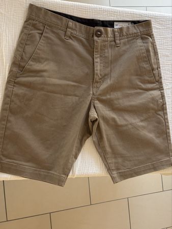 Short volcom taille 31 beige homme