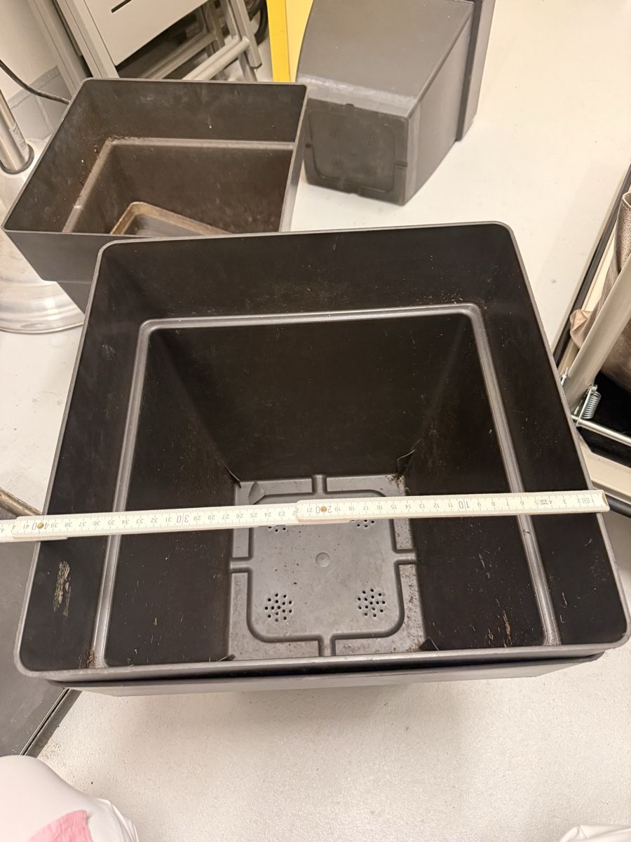 Vasi per fiori: Grosser, quadratischer Pflanzentopf – Usato da Pfaffhausen venduto da Beli94 1