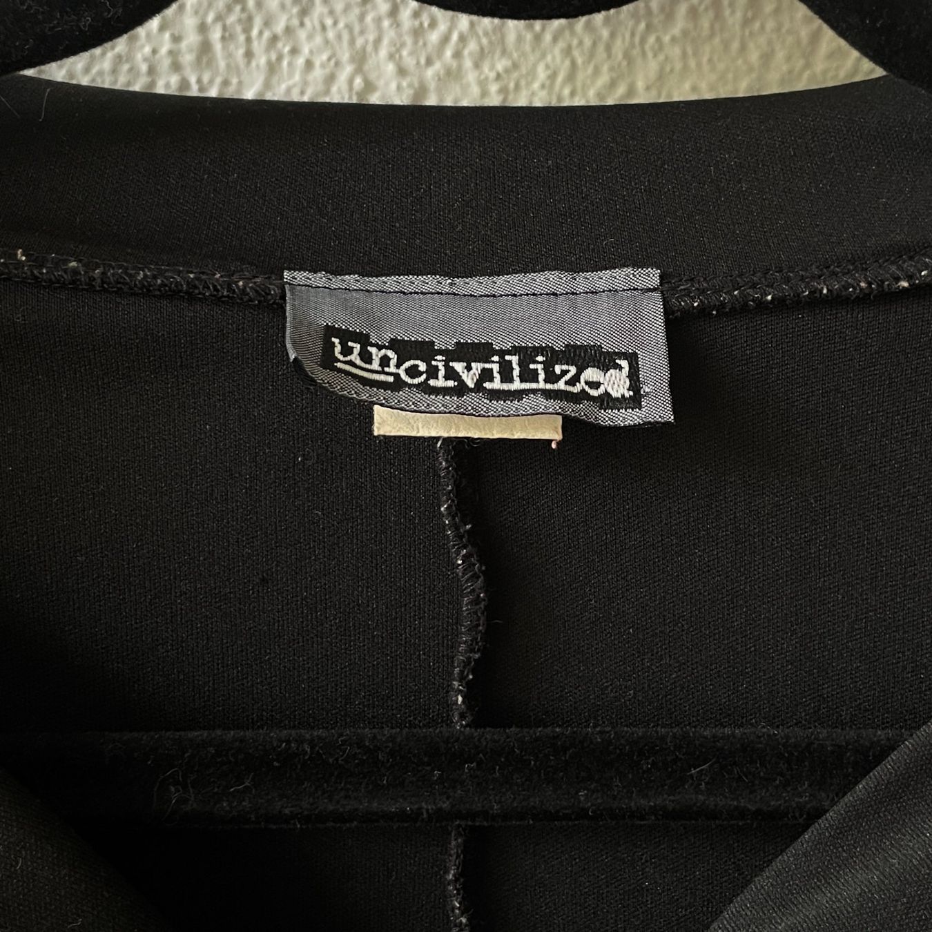 Tops: Schwarzes Shirt mit Reissverschluss – Gebraucht aus Uster von emm_px8k 2