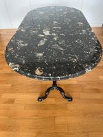 Bristrotisch mit Eisengestell und Granitplatte