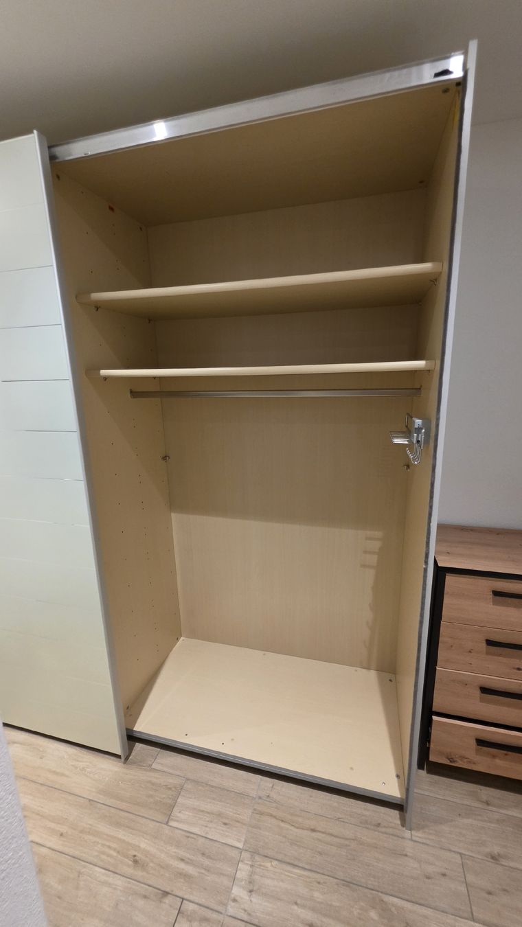 Schränke: Kleiderschrank – Gebraucht aus Oberuzwil von Dmercedes 2