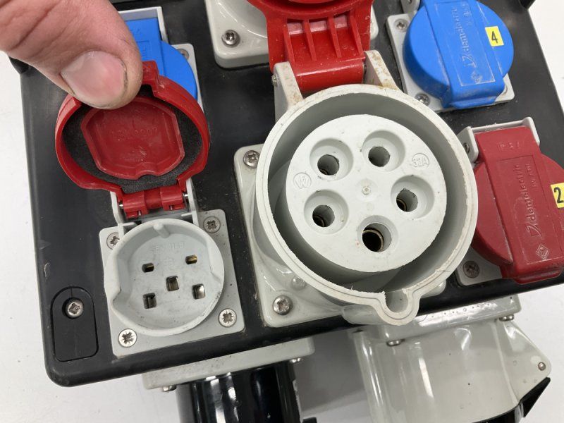 Elettrotecnica: Schlagfester Starkstromverteiler 32A CEE Stecker & Dosen – Usato da Wängi venduto da Thurgauer98 2