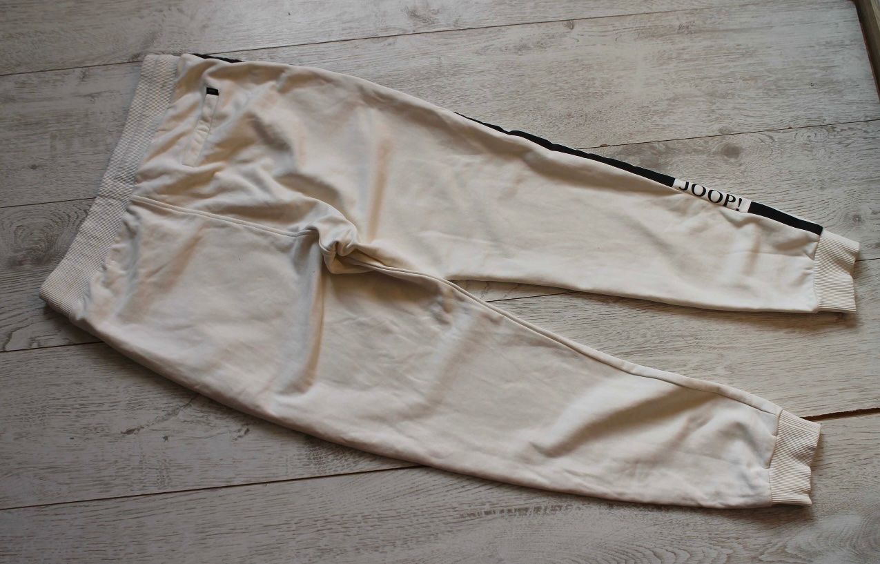 Completi: Joop Hellbeige Tracksuit, gr.M – Usato da Zug venduto da pav_q5f7 7