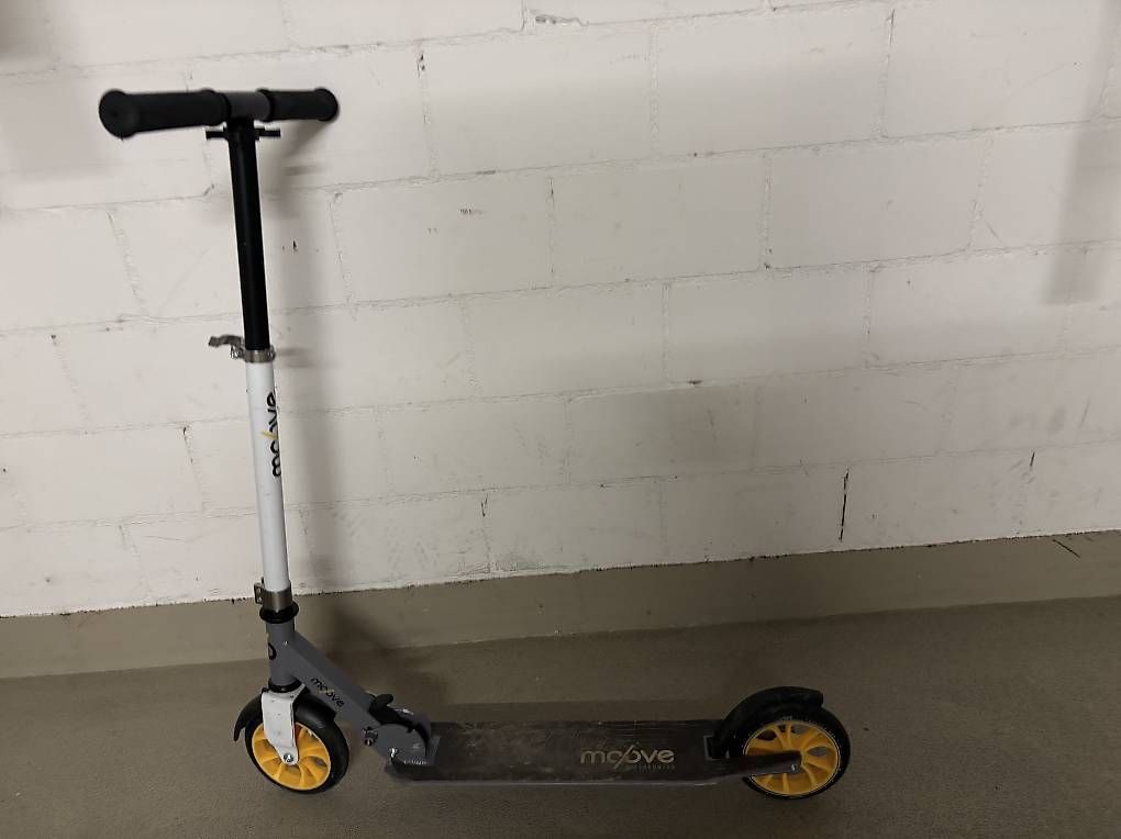 Kickboard: Moove Scooter – D'occasion à Wetzikon ZH par ame_lf7y 1