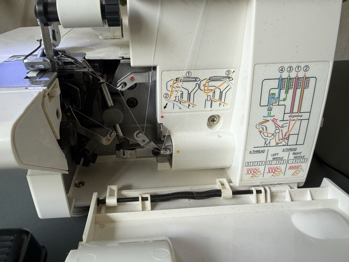 Singer Macchine da cucire: Overlock Maschine Singer – Usato da Bern venduto da mutz147 6