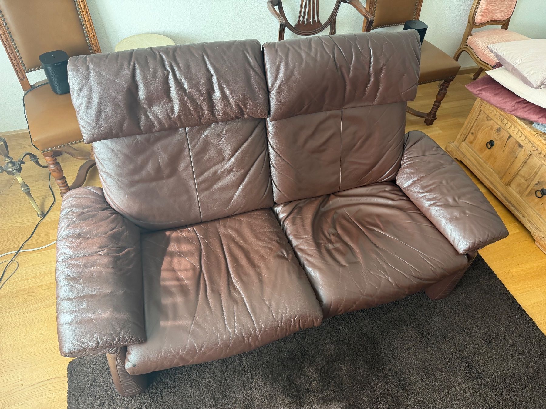 Divani: Wohnzimmer-Set: Echtleder-Sofa (2x2er Relaxfunktion)+Hocker – Usato da Binningen venduto da Tellbier