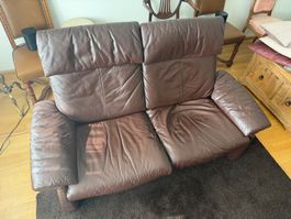 Wohnzimmer-Set: Echtleder-Sofa (2x2er Relaxfunktion)+Hocker