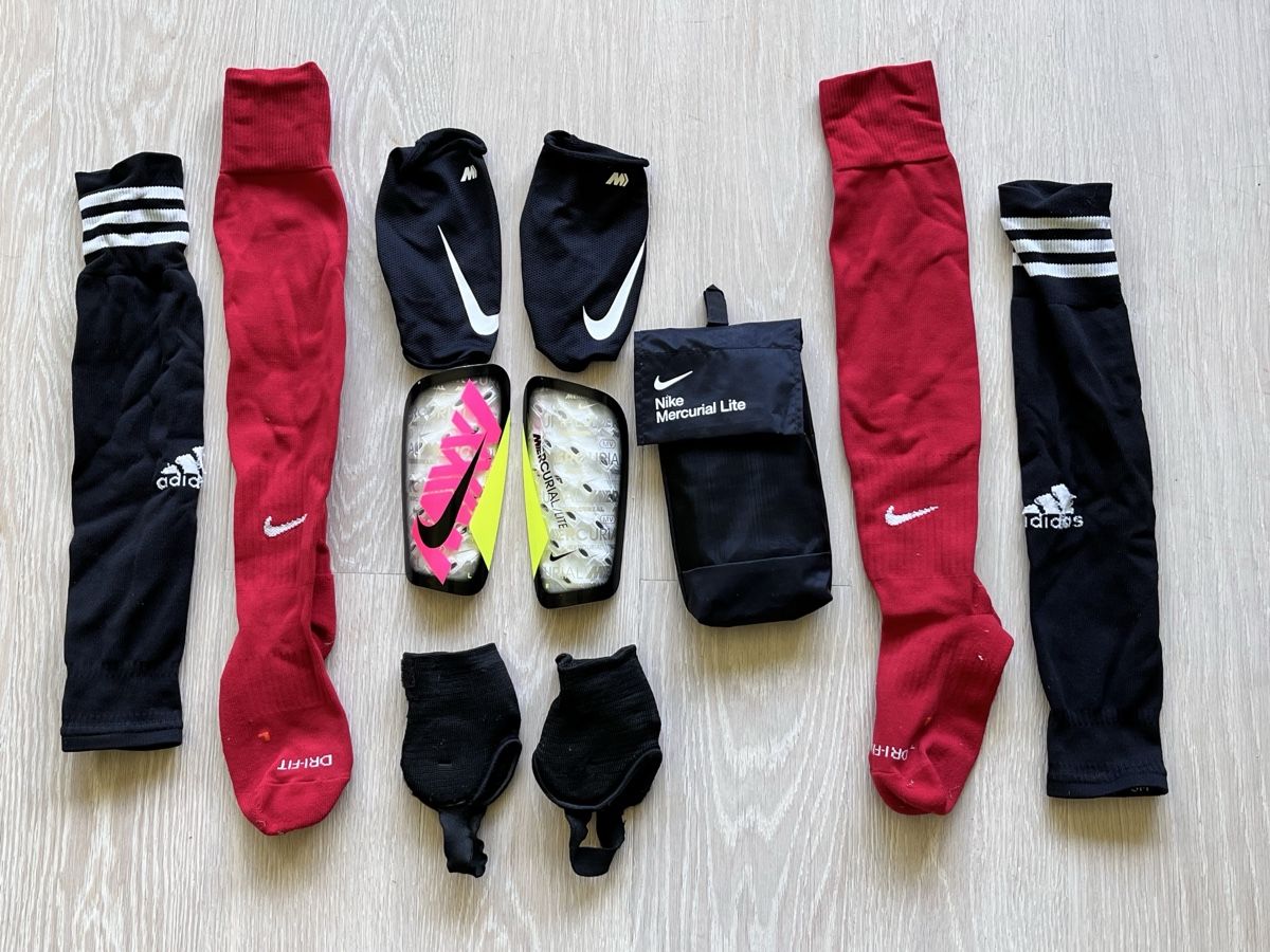 Nike Protezioni & Imbottiture: Fussball Schienbeinschoner & Stulpen Set – Usato da Aarau venduto da Doct8