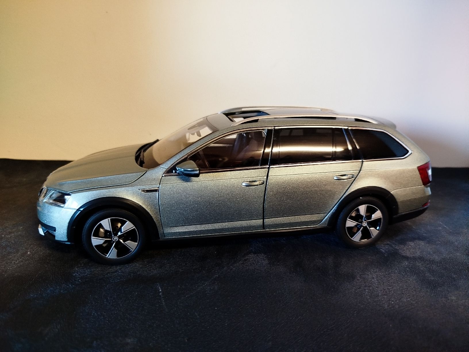 Skoda Modellini d'auto: Modèle réduit 1/180Skoda Octavia Combi  – Nuovo e nell'imballaggio originale da Neuchâtel venduto da lyd_67kk