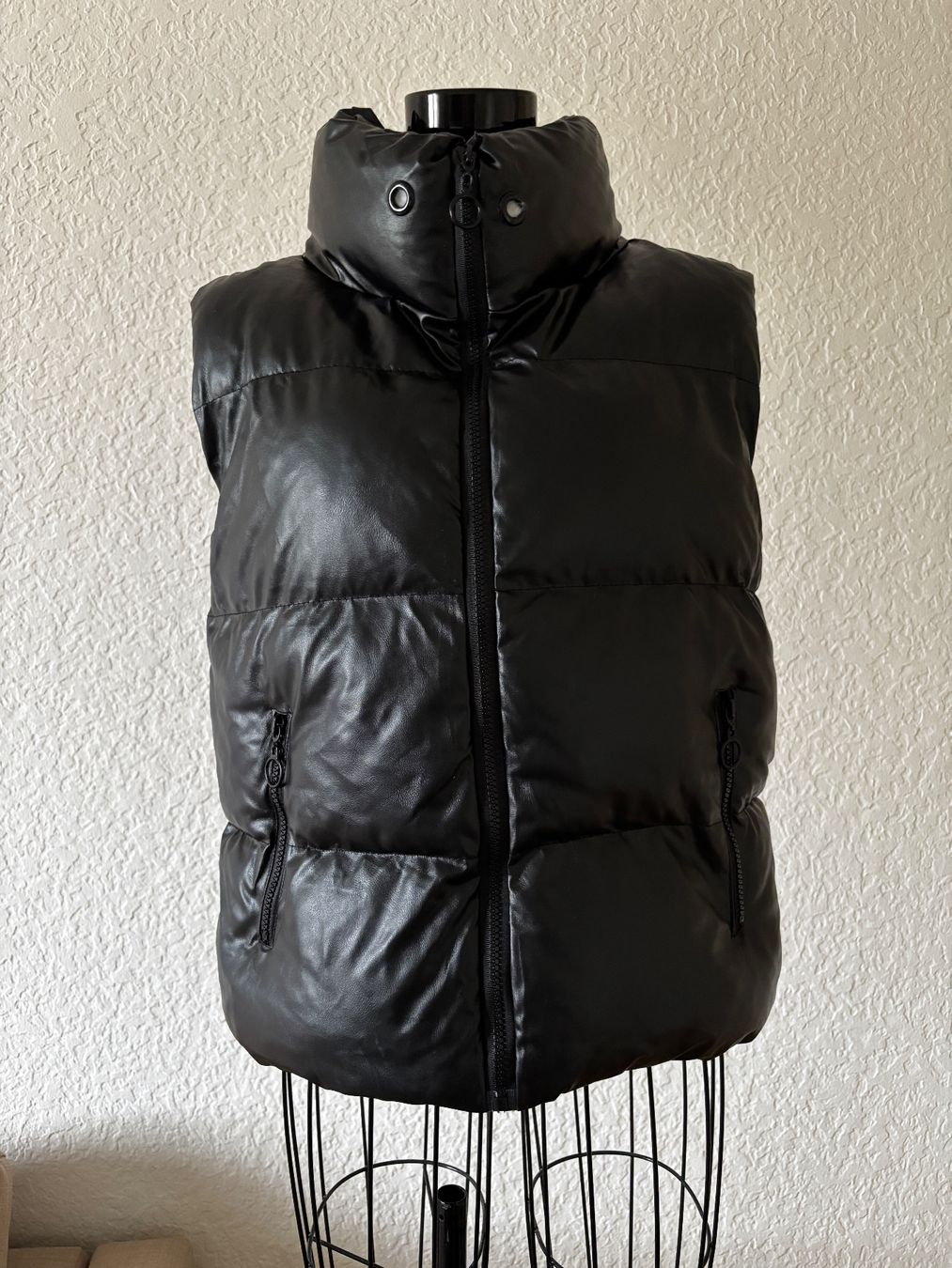 Gilet & Giacche senza maniche: Schwarze Kunstlederweste – Usato da Bern venduto da ViksiBash