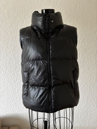 Schwarze Kunstlederweste
