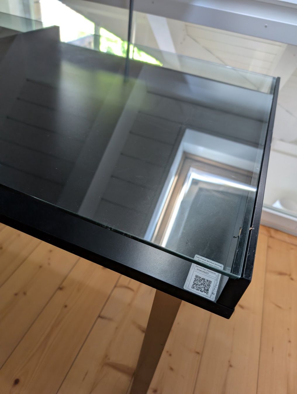 Bureaux: Schreibtisch mit Glasplatte – D'occasion à Wetzikon ZH par nin_2kq5 2