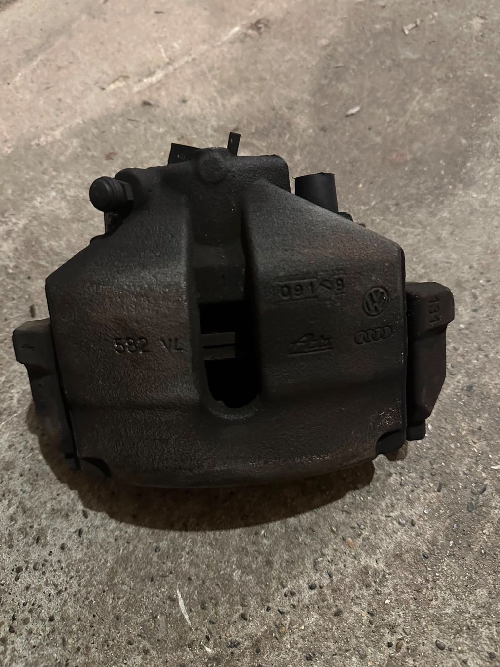 Volkswagen Toutes les pièces auto: Original ATE-Bremssättel vorne (Paar) – D'occasion à Sugiez par and_b6dn 3