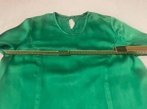 Camicette: Grünes Blusenshirt mit Rückendetail  Grösse S – Usato da Männedorf venduto da A.L. 4