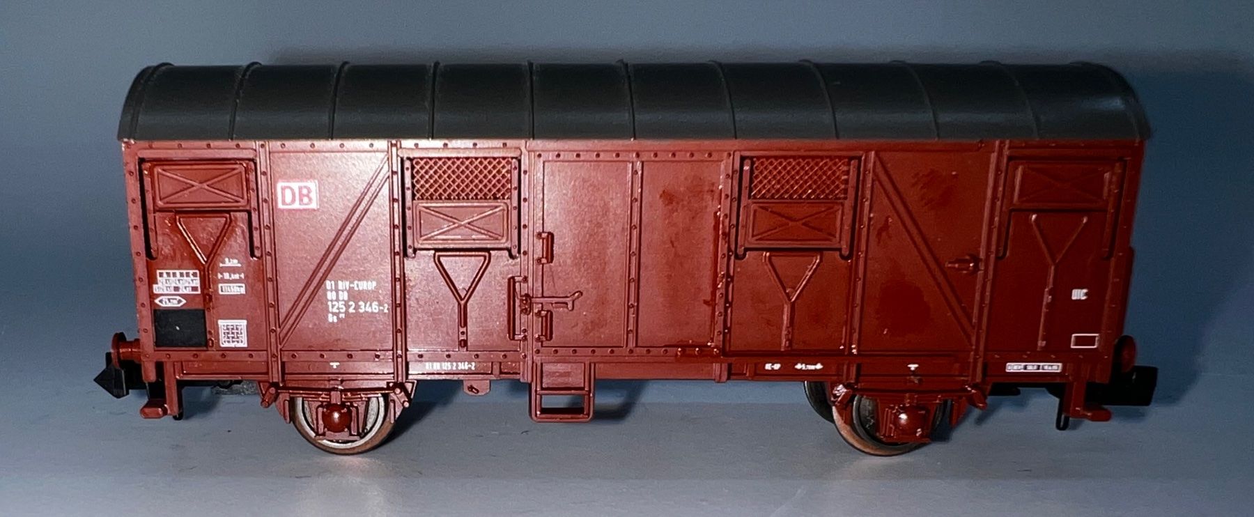 Trix Modellini di ferrovie: Minitrix , geschlossener Güterwagen der DB – Usato da Basel venduto da jonnyhaas 1
