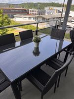Tisch mit 6 Stühlen