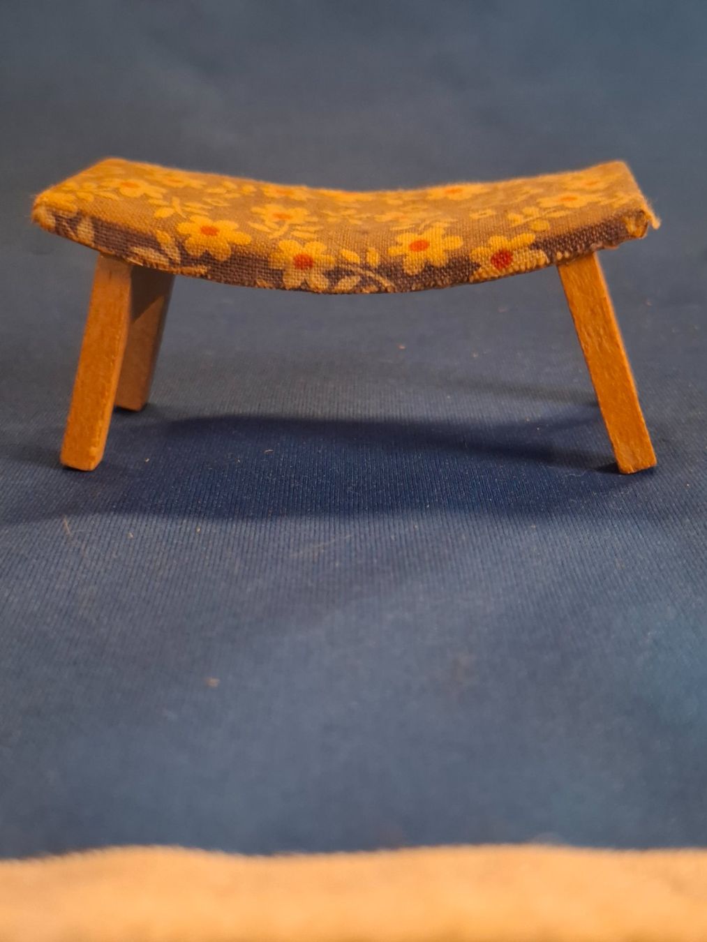 Case e mobili per bambole: Puppenhaus Vintage Hocker 1960er – Usato da Schlieren venduto da Svenja7 8