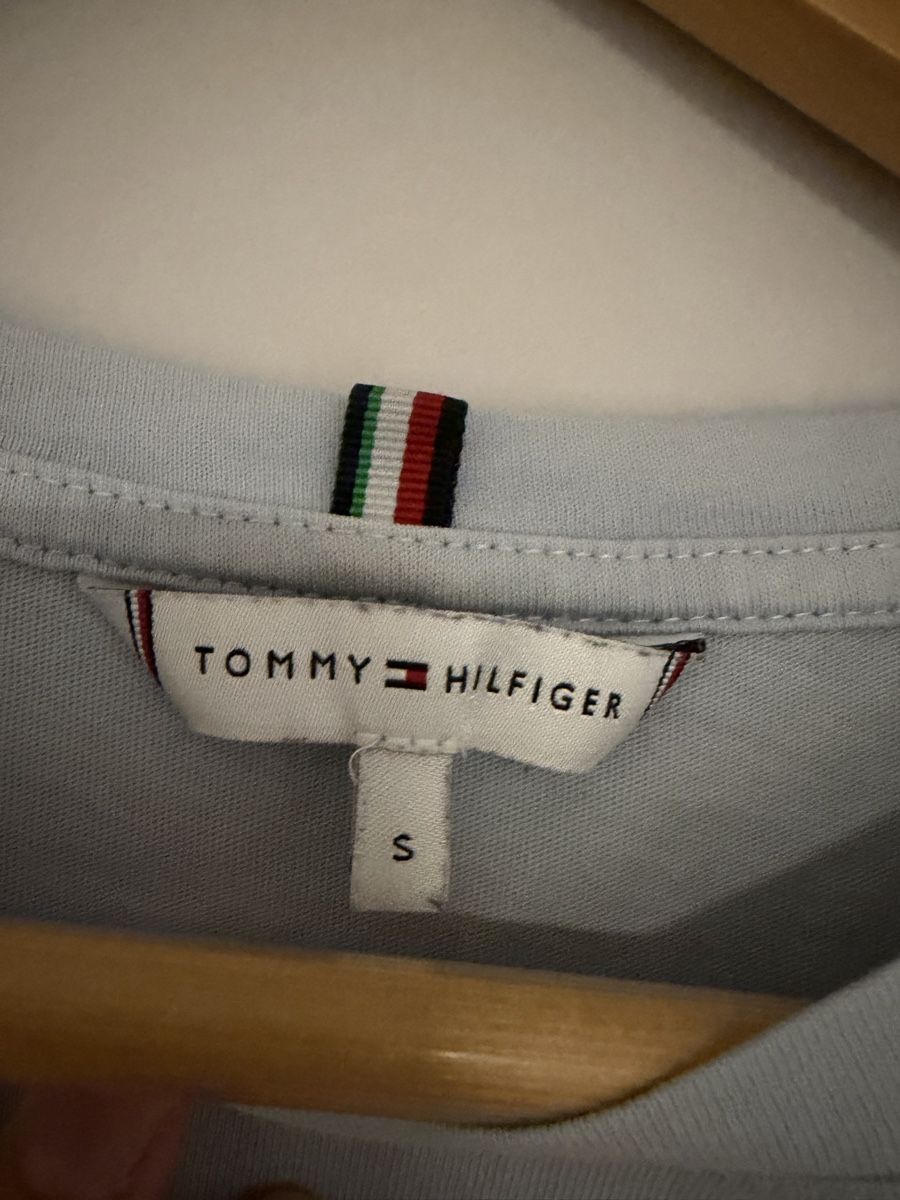 Tommy Hilfiger T-shirts: Zommy Hilfiger Shirt – D'occasion à Henau par martina_1998 1