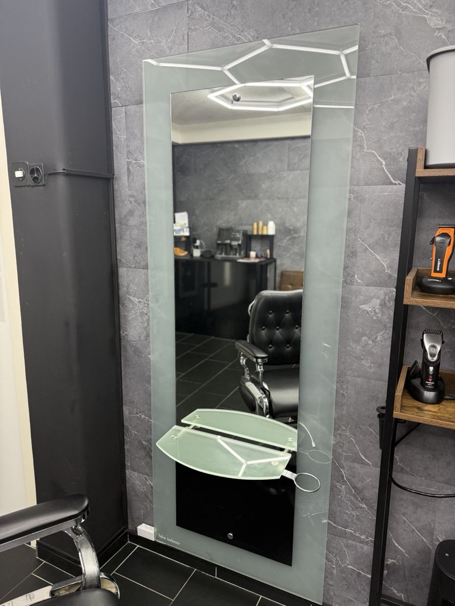 Specchi: Friseurspiegel mit Ablage & LED – Usato da Bronschhofen venduto da manti199