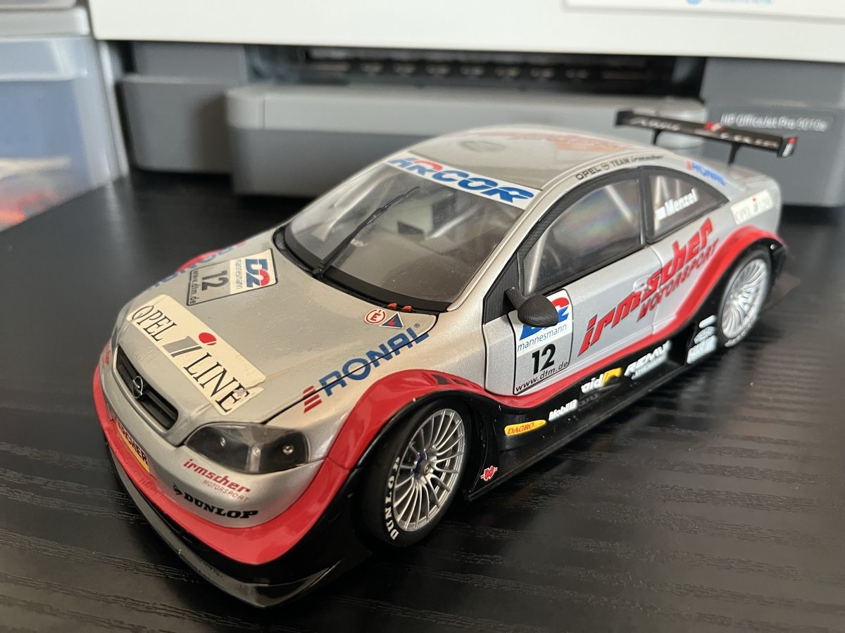 Opel Modellini d'auto: Opel Astra V8.  1:18 – Usato da Rümlang venduto da Papamoll4
