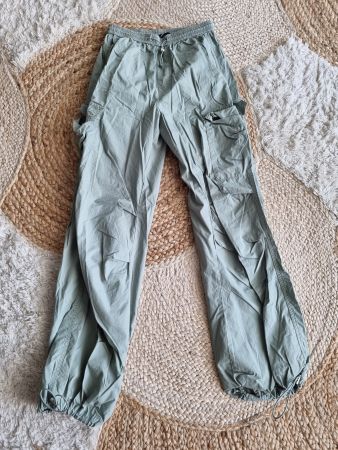 Pantalon Tally Weijl vert olive, taille XS. Comme neuf!
