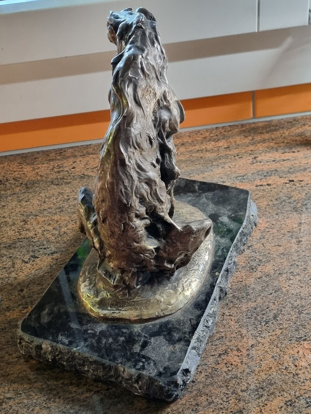 Sculture & Statue: Antiker Windhund auf Marmorsockel – Usato da Trachslau venduto da post35 8