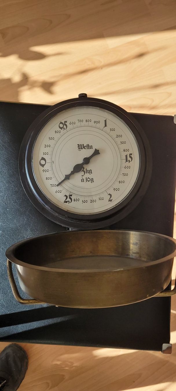 Balances et poids: Alte Welta Waage mit Messingschale – D'occasion à Winterthur par Schnufel0