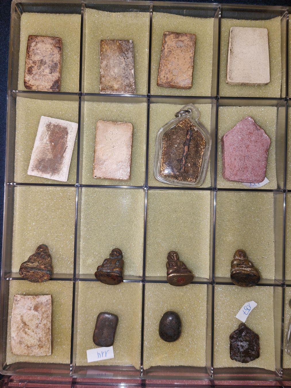 Ciondoli: Thai-Amulett-Sammlung          54 Stk. + Vitrinen – Buddha – Usato da Rothrist venduto da SiddharthaMoon 5