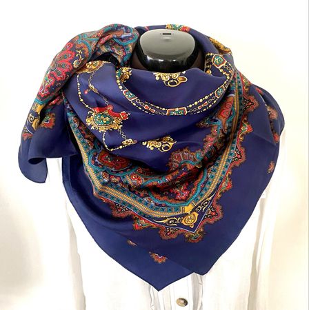 Elegantes Seidentuch, Foulard in edlem Dunkelblau