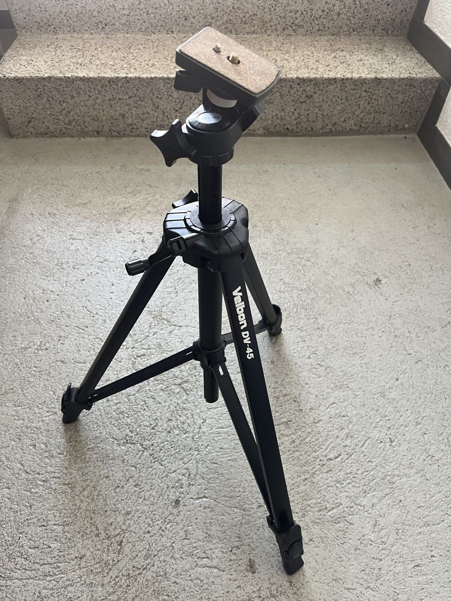 Praktica Fotocamera: Praktica Kamera mit Stativ – Usato da Zäziwil venduto da Cassius_X 1