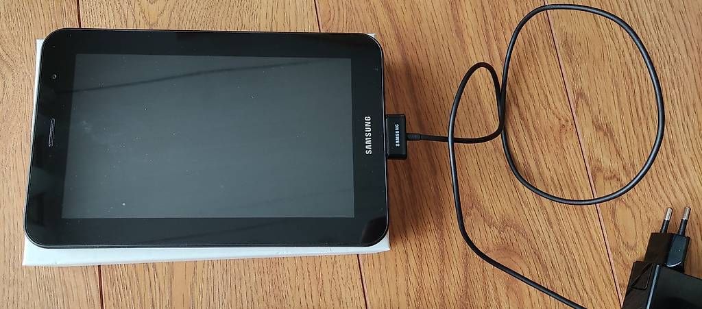 Samsung Tablet PC: Tablet Samsung Galaxy Tab 7.0 Plus – Usato da Bennau venduto da and_fh7m 3