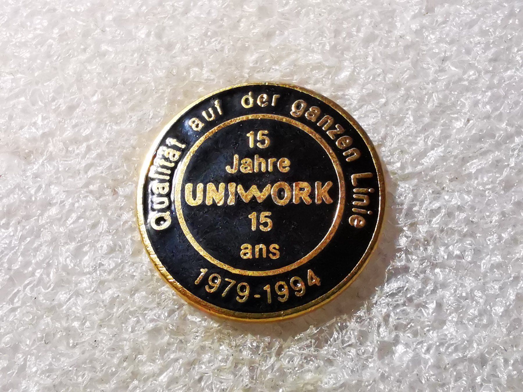 Placchette & Badge: Ansteckpin 82: 15 Jahre Uniwork – Usato da Oppligen venduto da Pin-Fall-Shop