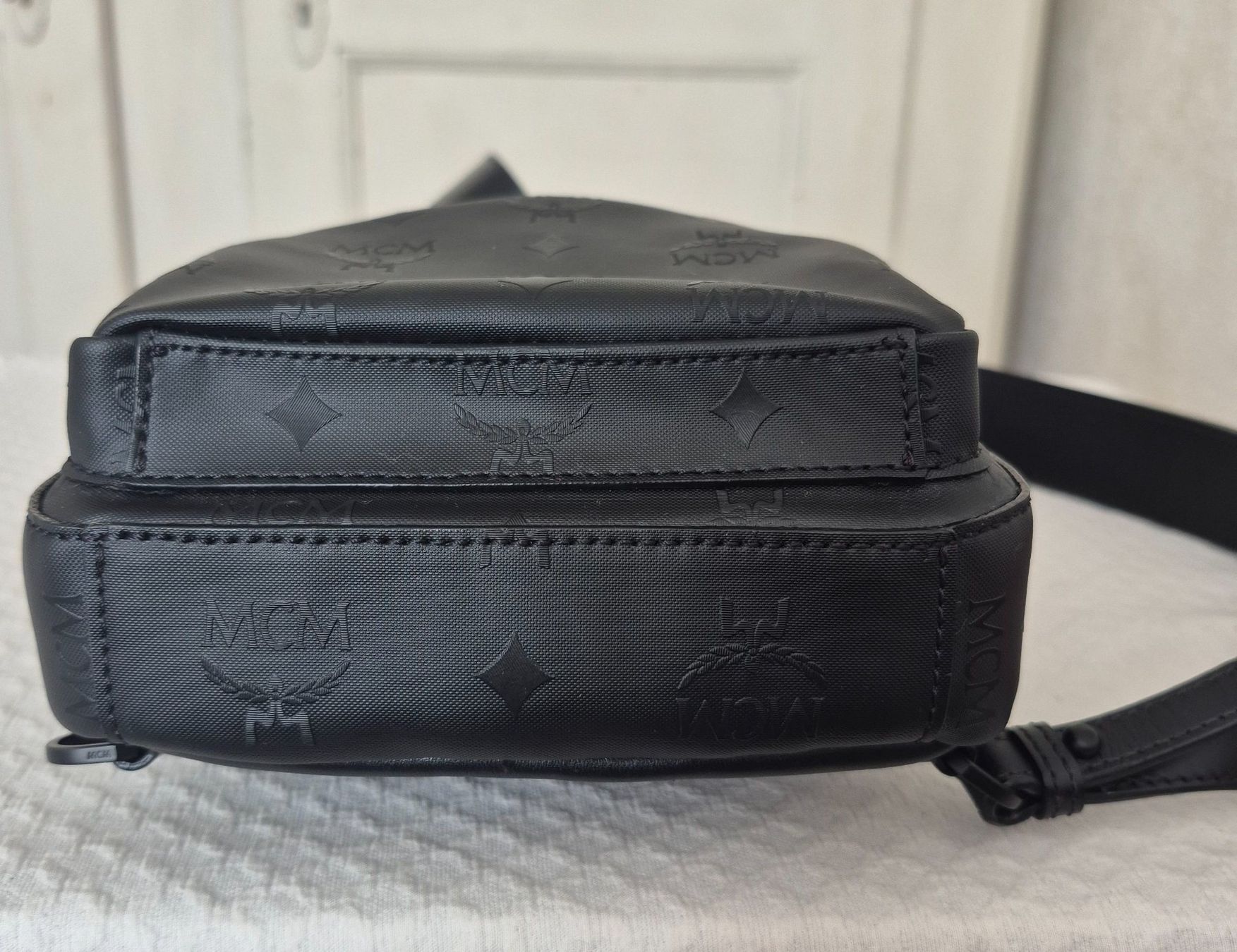 Mcm Zaini: MCM Rucksack bzw. Brusttasche – Usato da Dottikon venduto da Pega7 5