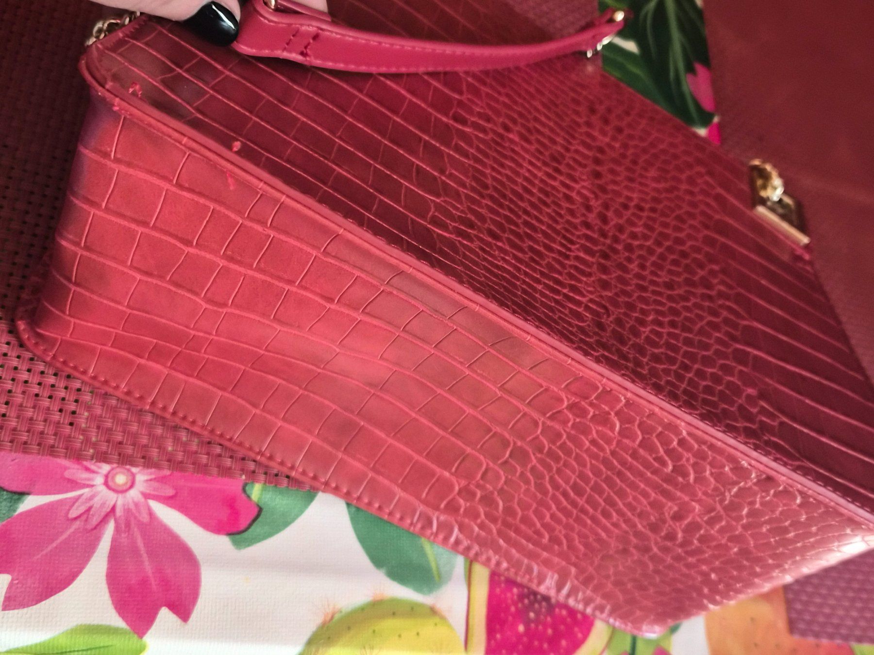 Valentino Borse da donna: VALENTINO TASCHE ROT NEU – Nuovo (secondo la descrizione) da glattbrugg venduto da Aurica 5