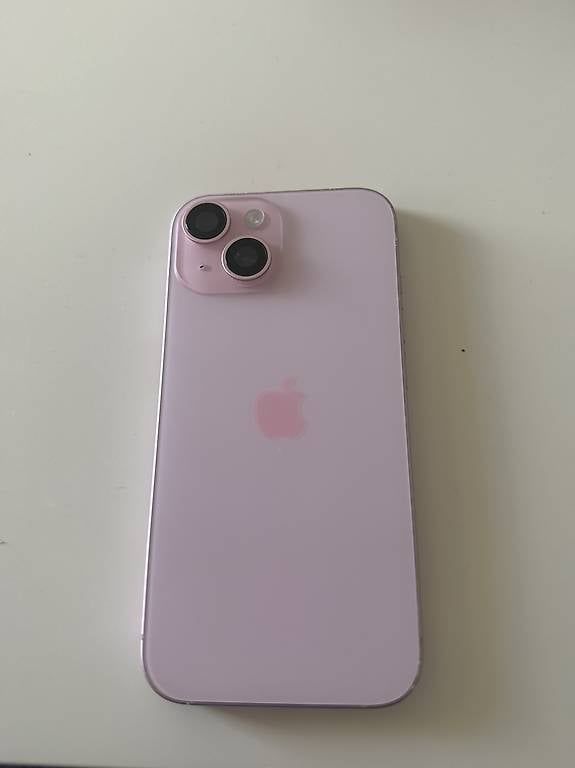 Handys / Smartphones: iPhone 15 couleur Pink à vendre  – Gebraucht aus Delémont von eng_lsm2