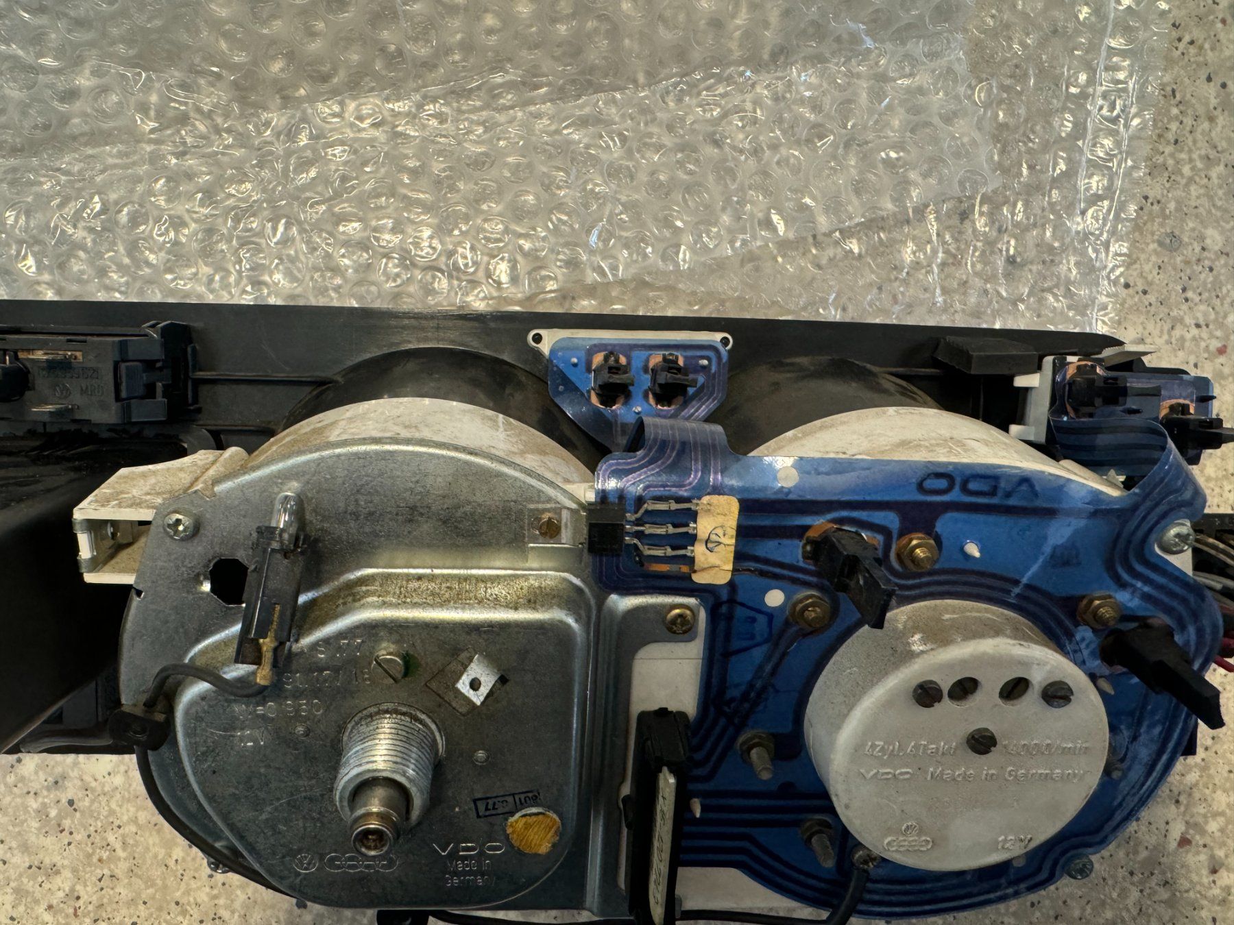 Volkswagen Alle Autoersatzteile: Kombiinstrument Urgolf Golf1 Typ17 original Tittentacho – Gebraucht aus Bannwil von 323i0_1 5