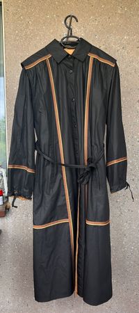 Schicker Damen Regenmantel, Gr. 36 Schwarz mit Goldakzenten