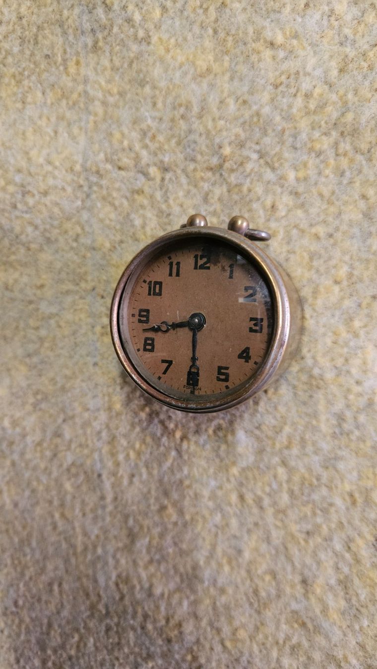 Orologi: Vecchio orologio da tavolo Foreign – Difettoso da Melano venduto da H-Sara