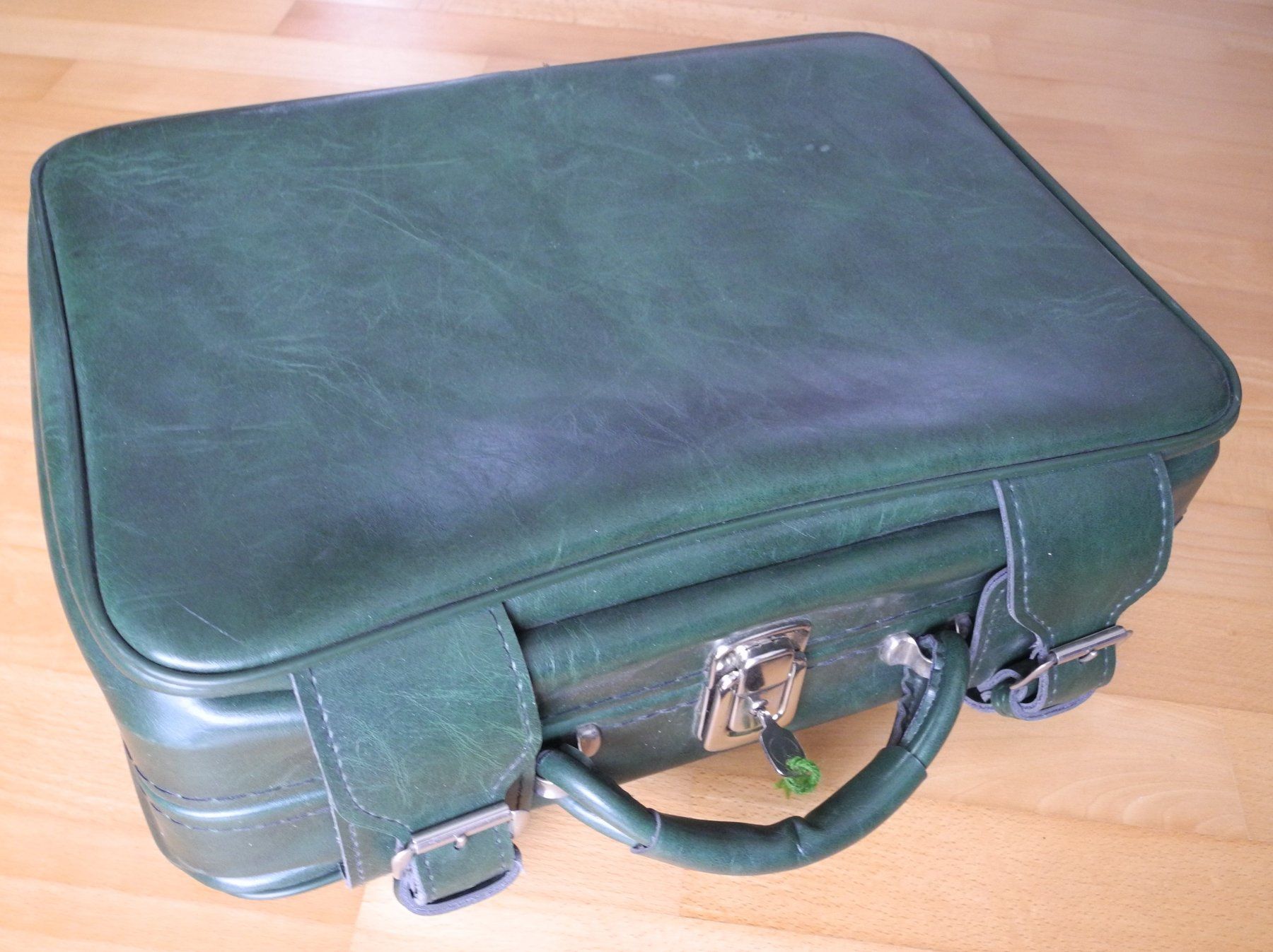 Valigie: Vintage Koffer dunkelgrün mit Schlüssel – Usato da Güttingen venduto da romli 1