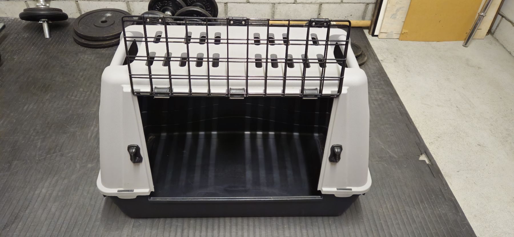 Gabbie, trasporto & Sicurezza: Hundebox 75x50x43 – Usato da Brugg AG venduto da Millor 1